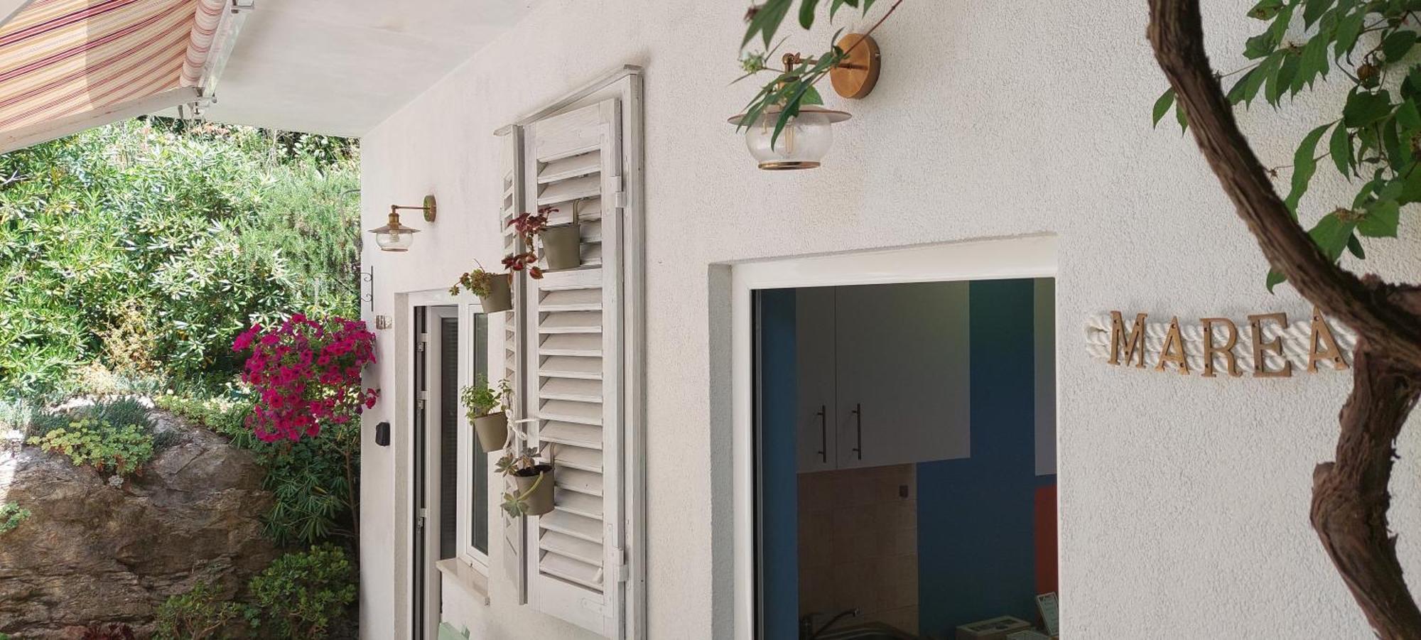 Apartment Roza - A Charming Oasis In The Centre Of Makarska